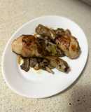 Muslos de pollo estilo oriental con menestra de mix setas y ajetes