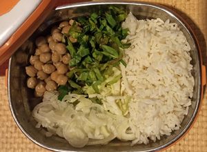 Una foto de Lunch box con garbanzos