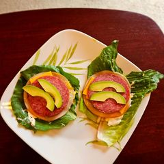 A picture of Lettuce cup snacks.