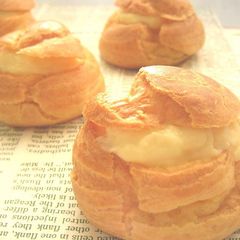 A picture of Cream Puffs with Soy Milk.