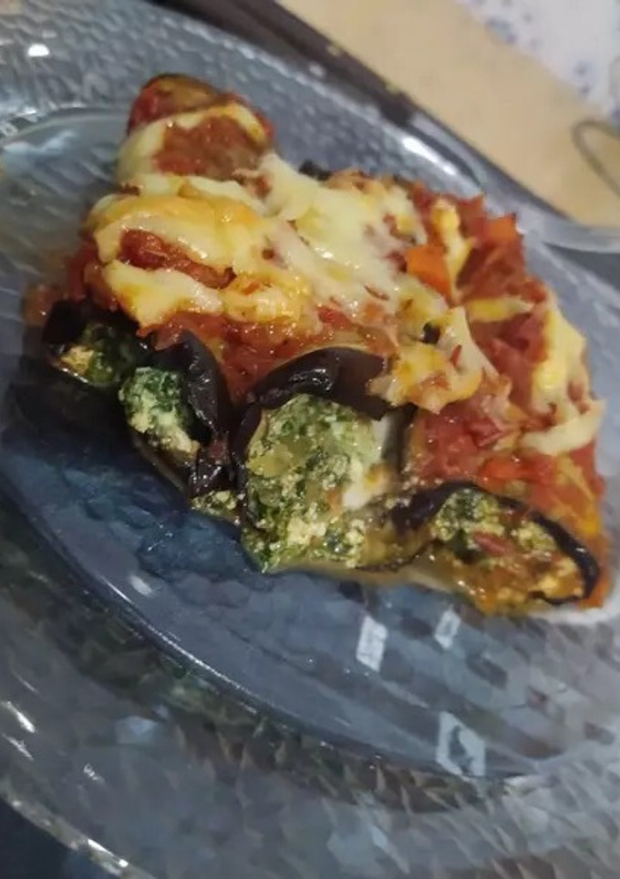 Una foto de Canelones de berenjena: rellenos de ricota y espinaca ❤️