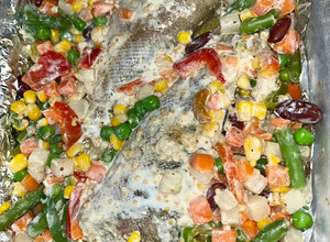 Фото Хек з овочами запечений в духовці 🐟.