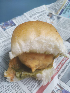 वड़ा पाव (Vada Pav recipe in Hindi) रेसिपी मुख्य फोटो