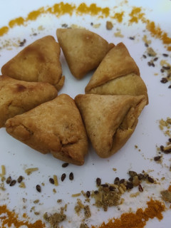 ड्राई समोसा (dry samosa recipe in Hindi) रेसिपी मुख्य फोटो