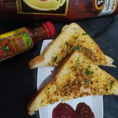 A picture of Garlic bread toasted sandwich.