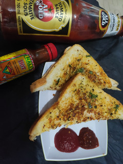 A picture of Garlic bread toasted sandwich.