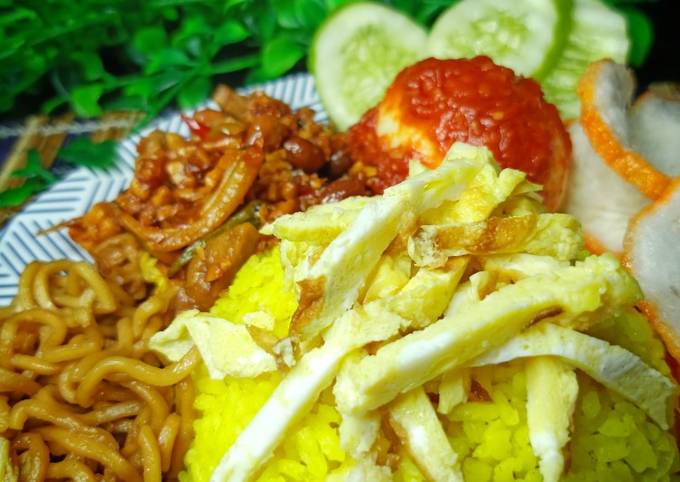 Nasi Kuning Bumbu Tradisional