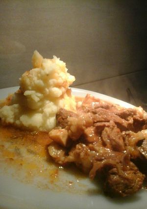 Una foto de Ragout de carne con papas o puré