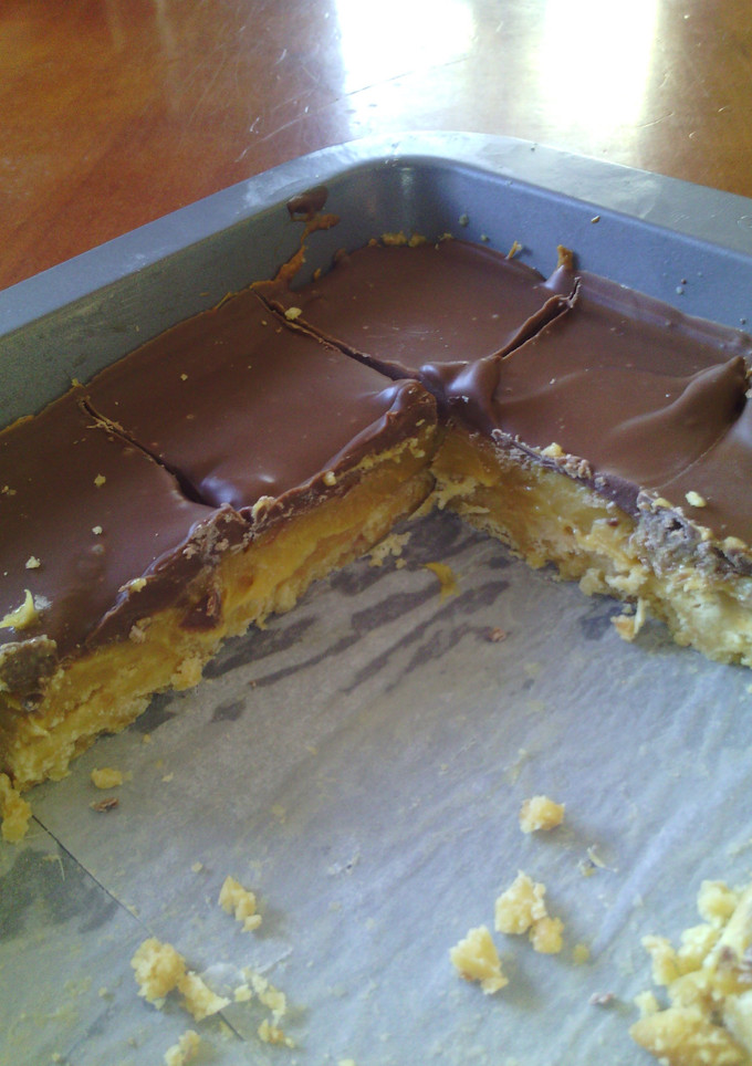 A picture of Caramel slice.