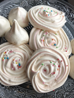 A picture of Simple Meringue Cookies.