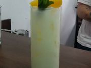 Una foto de duraznos coctel