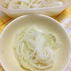A picture of Pickled Onions.