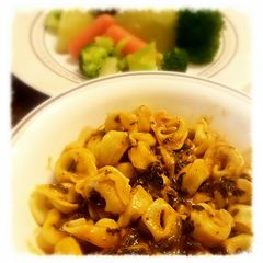 A picture of Tortellini w/ spinach sauce..