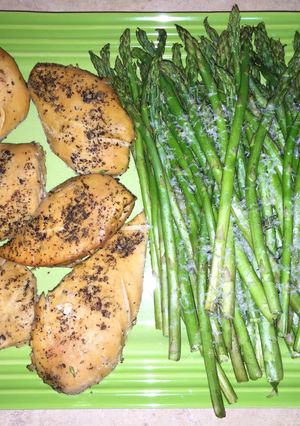 A picture of Stupid Easy (Healthy) Crock Pot Chicken & Asparagus.