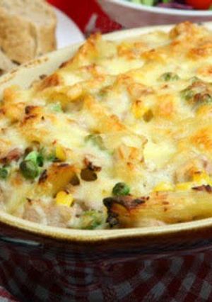 A picture of Baked Green pea with white sauce.