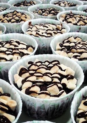 A picture of Easy chocolate chips muffins/cupcakes.