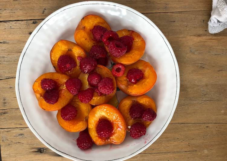 Abricots rôtis aux framboises