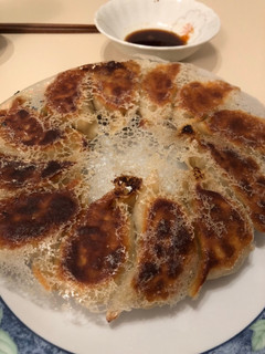 Una foto de Gyozas de cerdo Gyōza Japonés GYOZA🇨🇳🇺🇾🇯🇵餃子