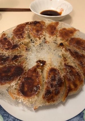 Una foto de Gyozas de cerdo Gyōza Japonés GYOZA🇨🇳🇺🇾🇯🇵餃子