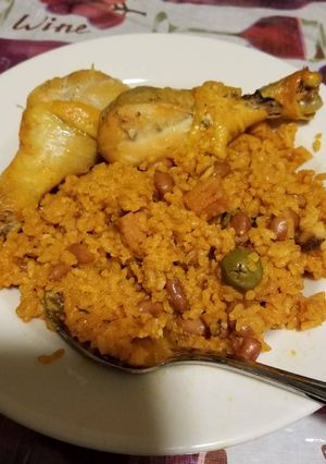 Una foto de Arroz Tradicional Y Pollo Al Horno