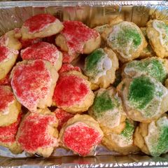 A picture of Italian Christmas cookies.