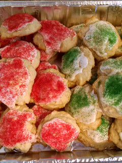 A picture of Italian Christmas cookies.