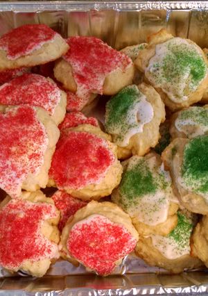 A picture of Italian Christmas cookies.