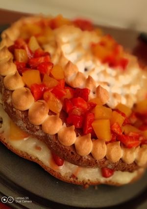 Una foto de Torta de Melocotón y Fresas