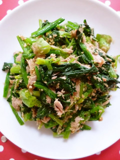 A picture of Spinach with Sesame and Tuna.