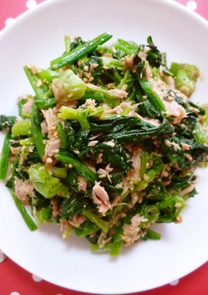 A picture of Spinach with Sesame and Tuna.