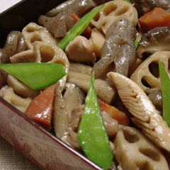 A picture of Braised Chicken and Vegetables (New Year's Food).