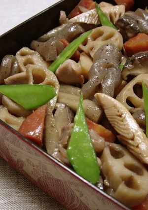 A picture of Braised Chicken and Vegetables (New Year's Food).