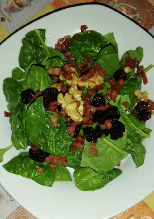 Una foto de Ensalada de espinacas