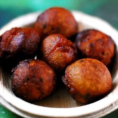 A picture of Kerala dish unniyappam.