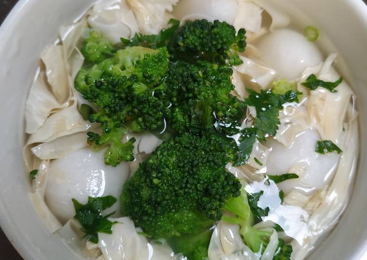 Sup bakso ikan kembang tahu