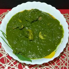 A picture of Palak Mushrooms.
