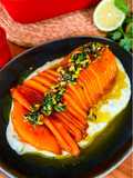 Calabaza asada con salsa de yogur y mantequilla de pistachos