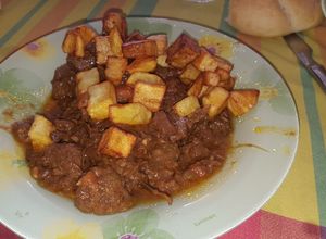 Foto principal de Carne de ciervo estofada rica rica y fácil de la Brigada Espartana
