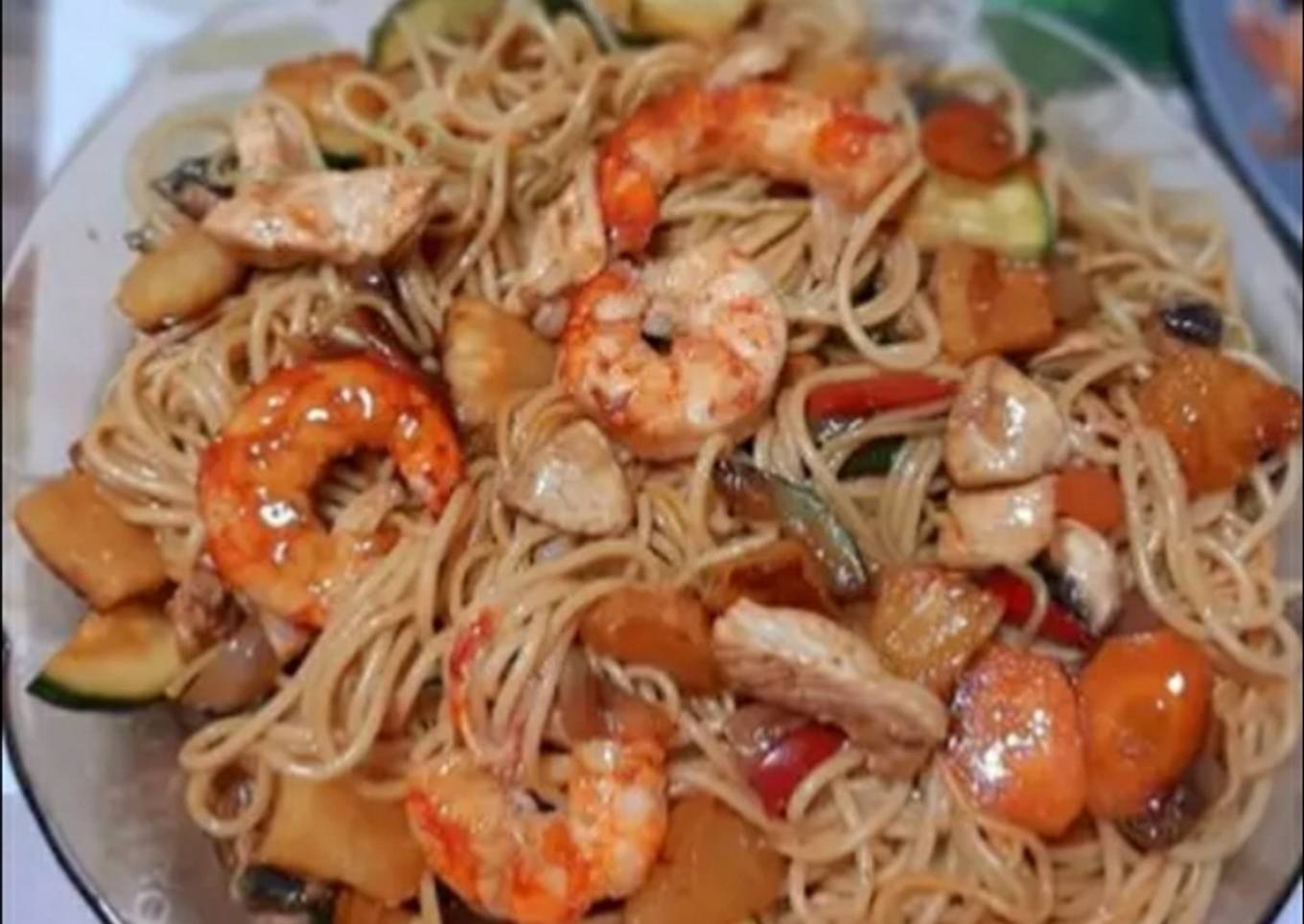 Wok de tallarines mar y montaña 🥕🍍🧅🧄🥦🌶🥩🍜🤩😋