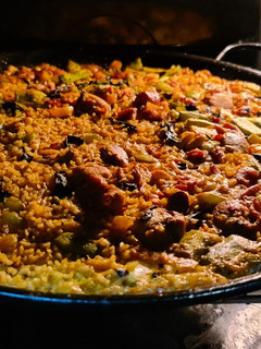 Una foto de Arroz de conejo al horno con trompetas de la muerte🐇🍄