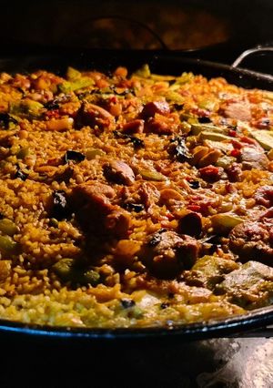 Una foto de Arroz de conejo al horno con trompetas de la muerte🐇🍄