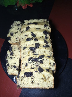 A picture of Oreo cake loaf.