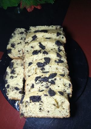 A picture of Oreo cake loaf.