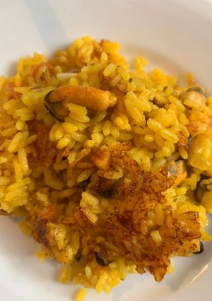 Una foto de Arroz con mejillones y su socarrat