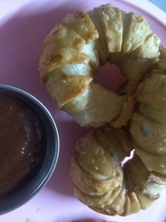 રીંગ સમોસા(ring samosa recipe in gujarati) રેસીપી મુખ્ય ફોટો