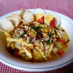 A picture of Bubur Ayam dan Kuah Kaldu Ayam.