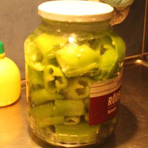 Verdolagas y snabb mansos, y verdaderamente picantes (ajíes en agua, vinagre y sal)