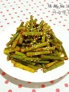 Hình của món Ngồng Tỏi Xào 마늘쫑볶음.