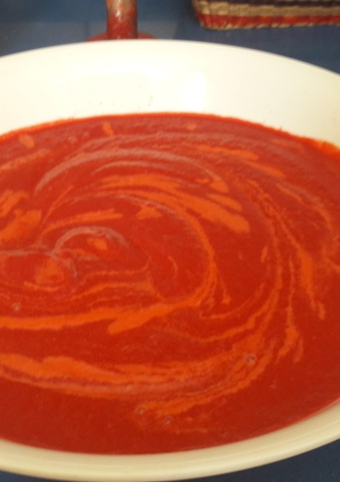 Una foto de Salmorejo de remolacha