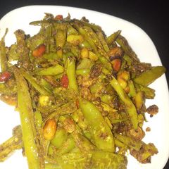 A picture of Karonde and green chilli chunki hui.